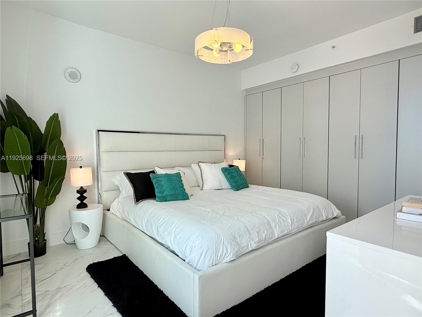 225 Collins Ave #6J Miami Beach, FL 33139