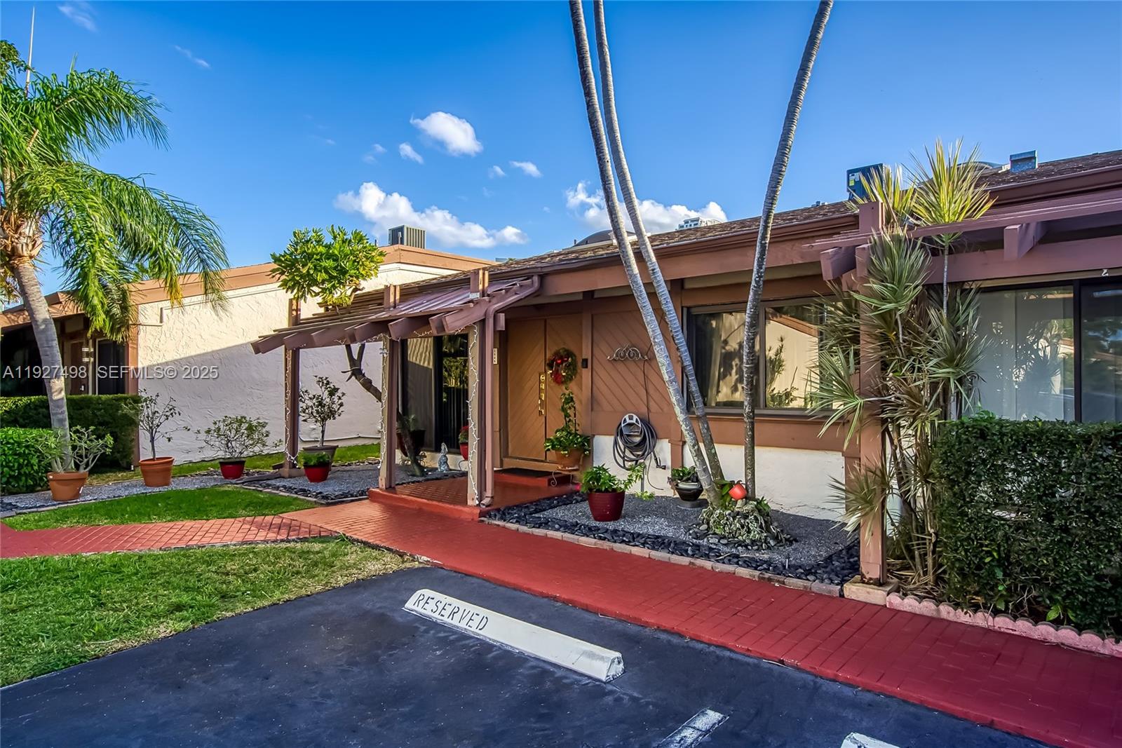 2669 S Parkview Dr Hallandale Beach, FL 33009