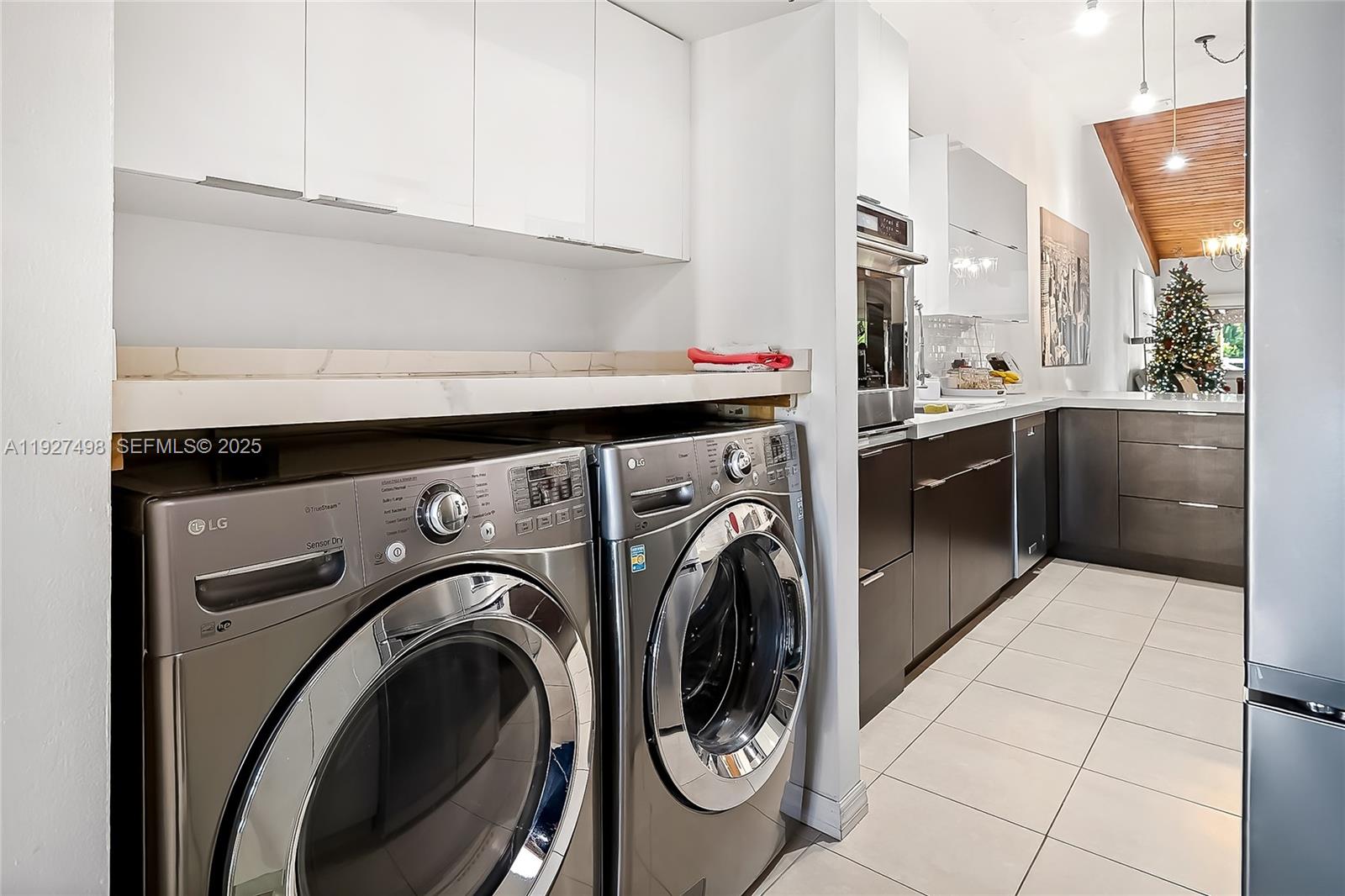 2669 S Parkview Dr Hallandale Beach, FL 33009