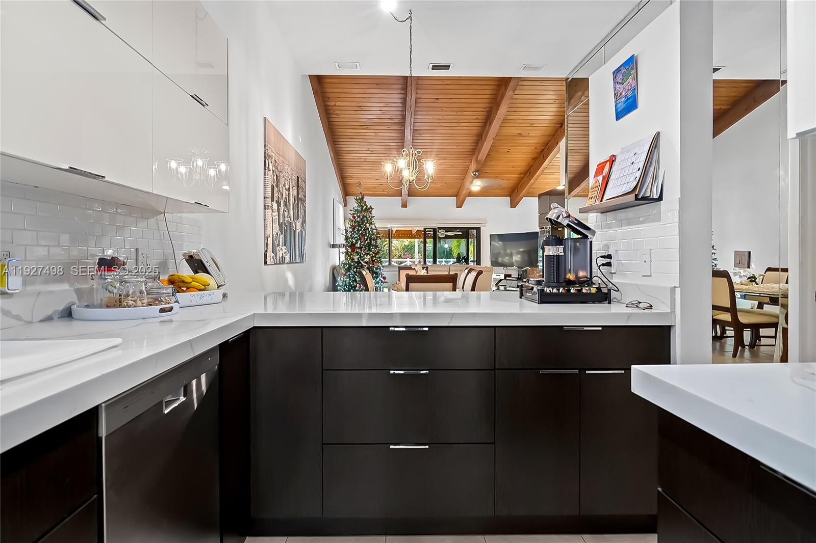 2669 S Parkview Dr Hallandale Beach, FL 33009