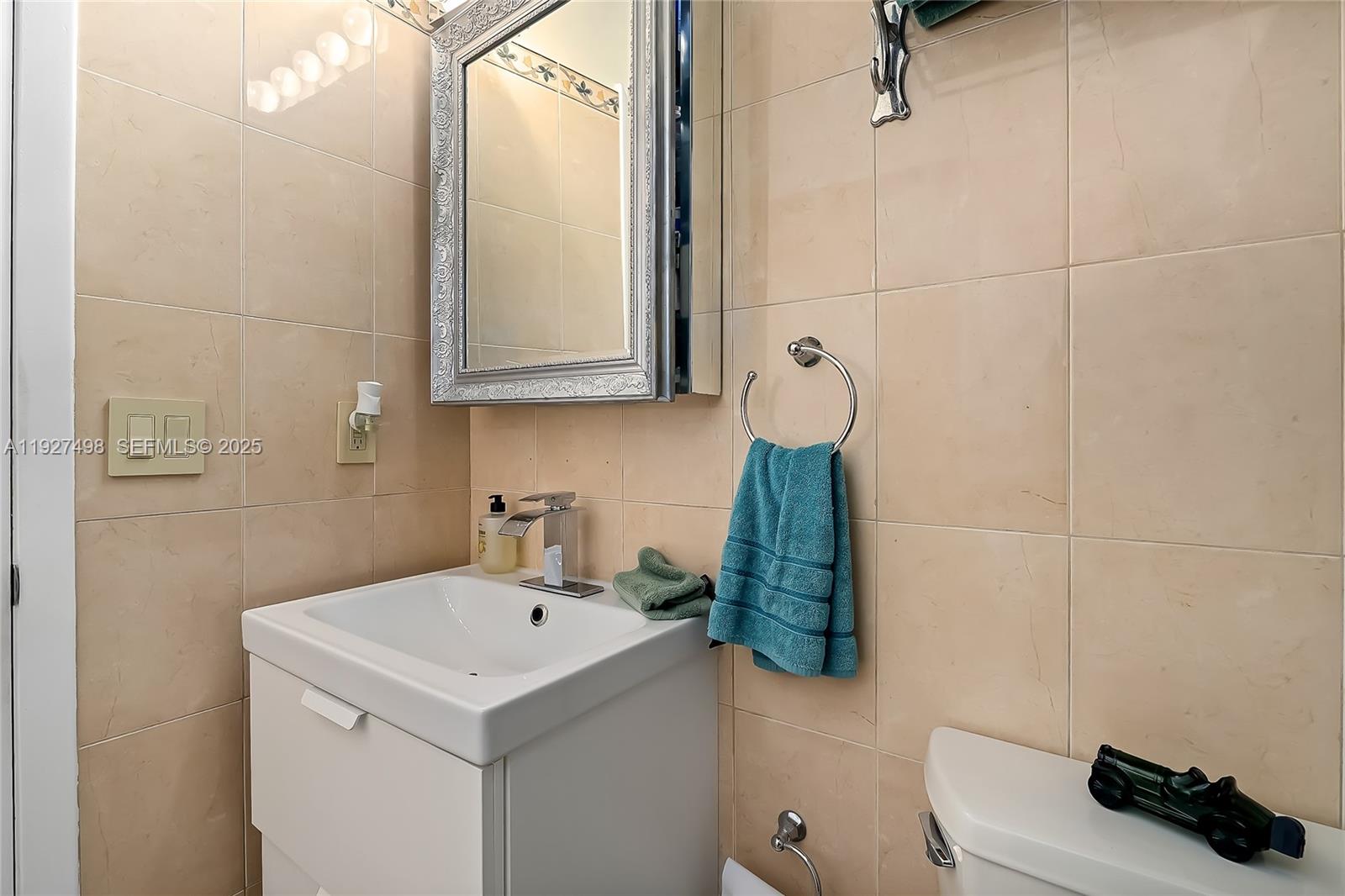 2669 S Parkview Dr Hallandale Beach, FL 33009