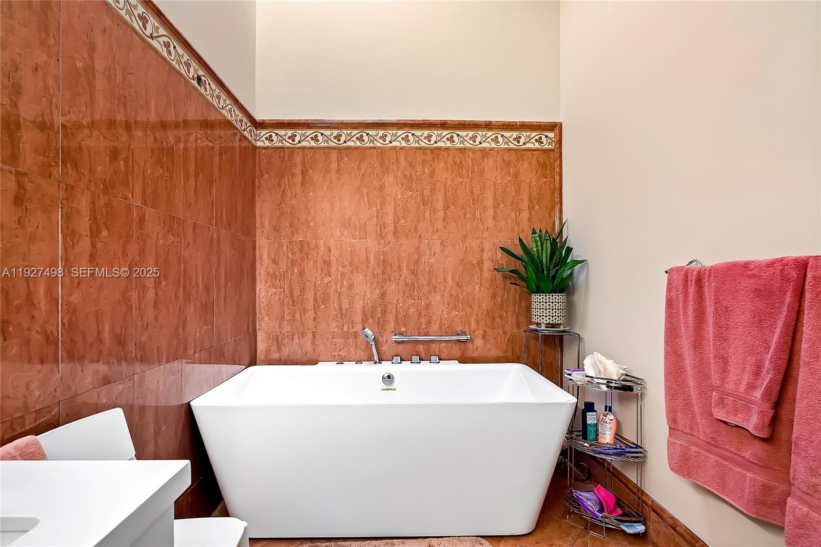 2669 S Parkview Dr Hallandale Beach, FL 33009