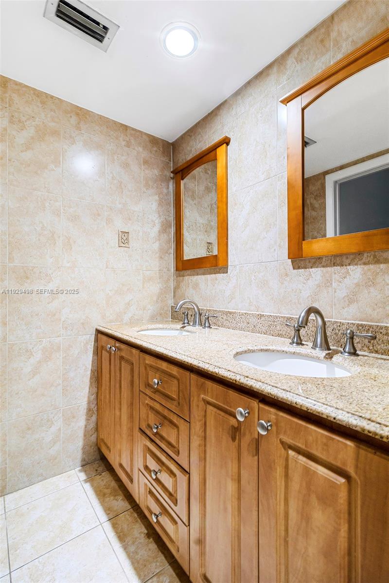 4705 SW 62nd Ave #104 Davie, FL 33314