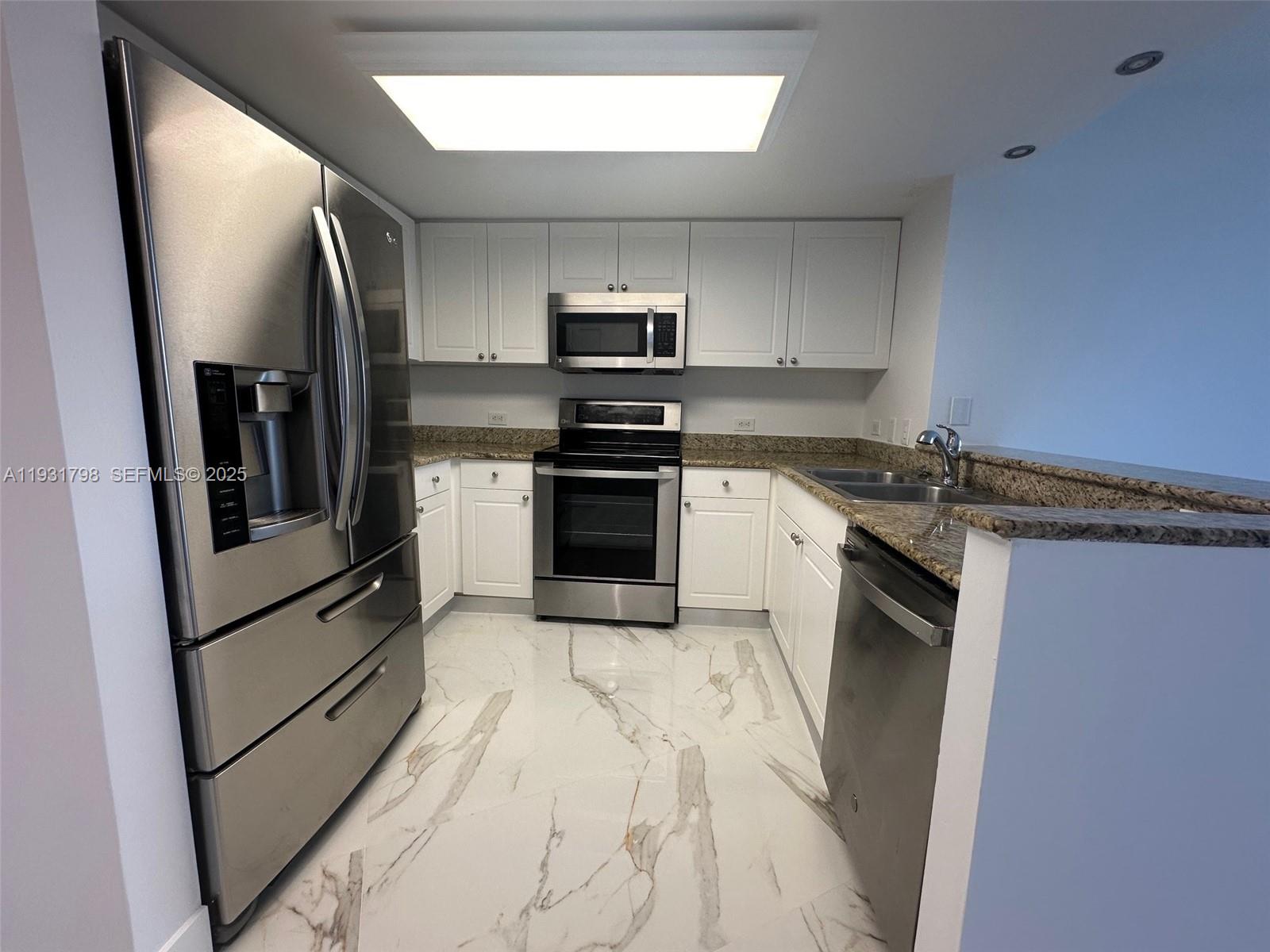 19501 W Country Clb Dr #406