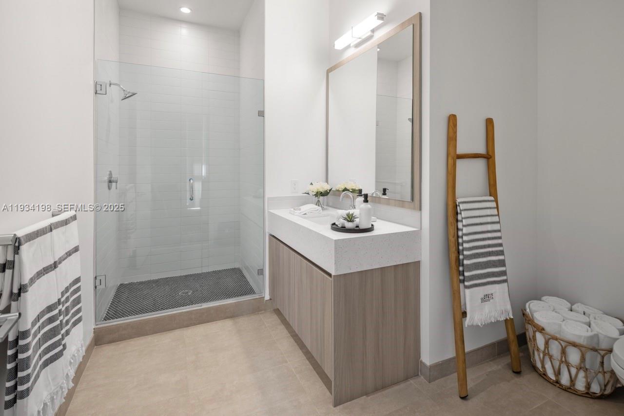 2800 SW 27th Ter #1220 Coconut Grove, FL 33133