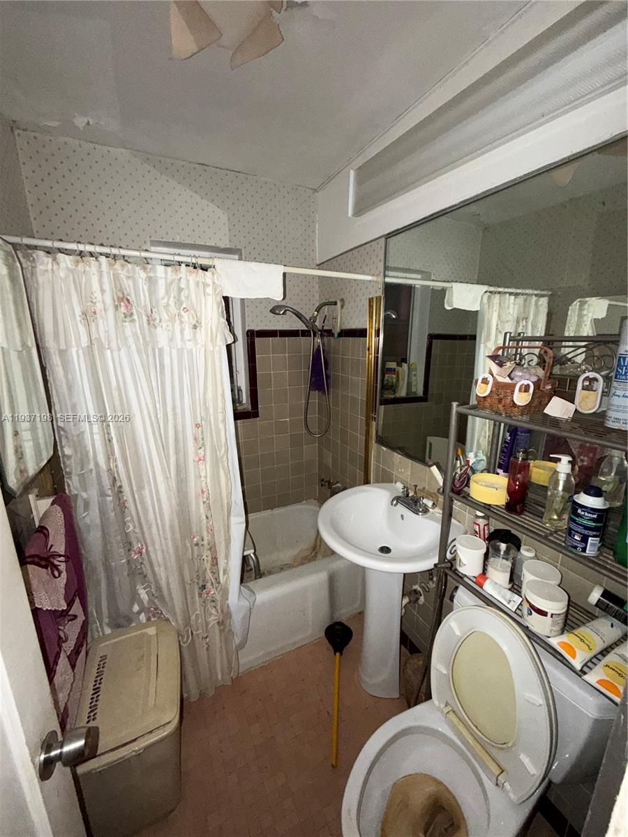 260 NW 52nd Ave Miami, FL 33126