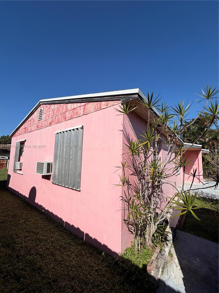 260 NW 52nd Ave Miami, FL 33126