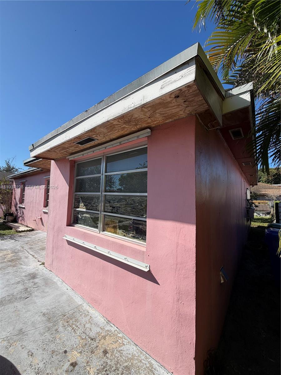 260 NW 52nd Ave Miami, FL 33126