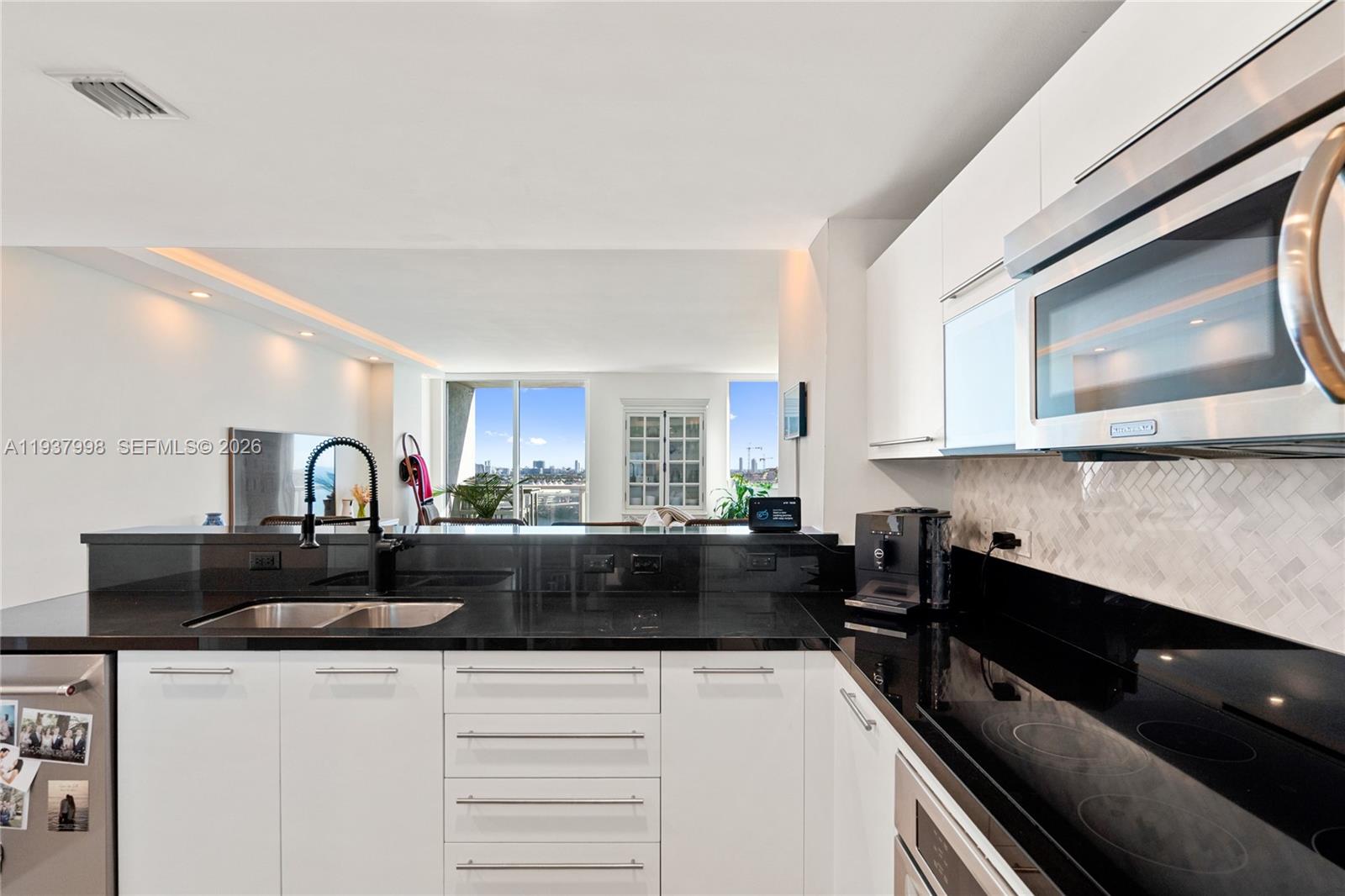 image Vizcayne Condominium6