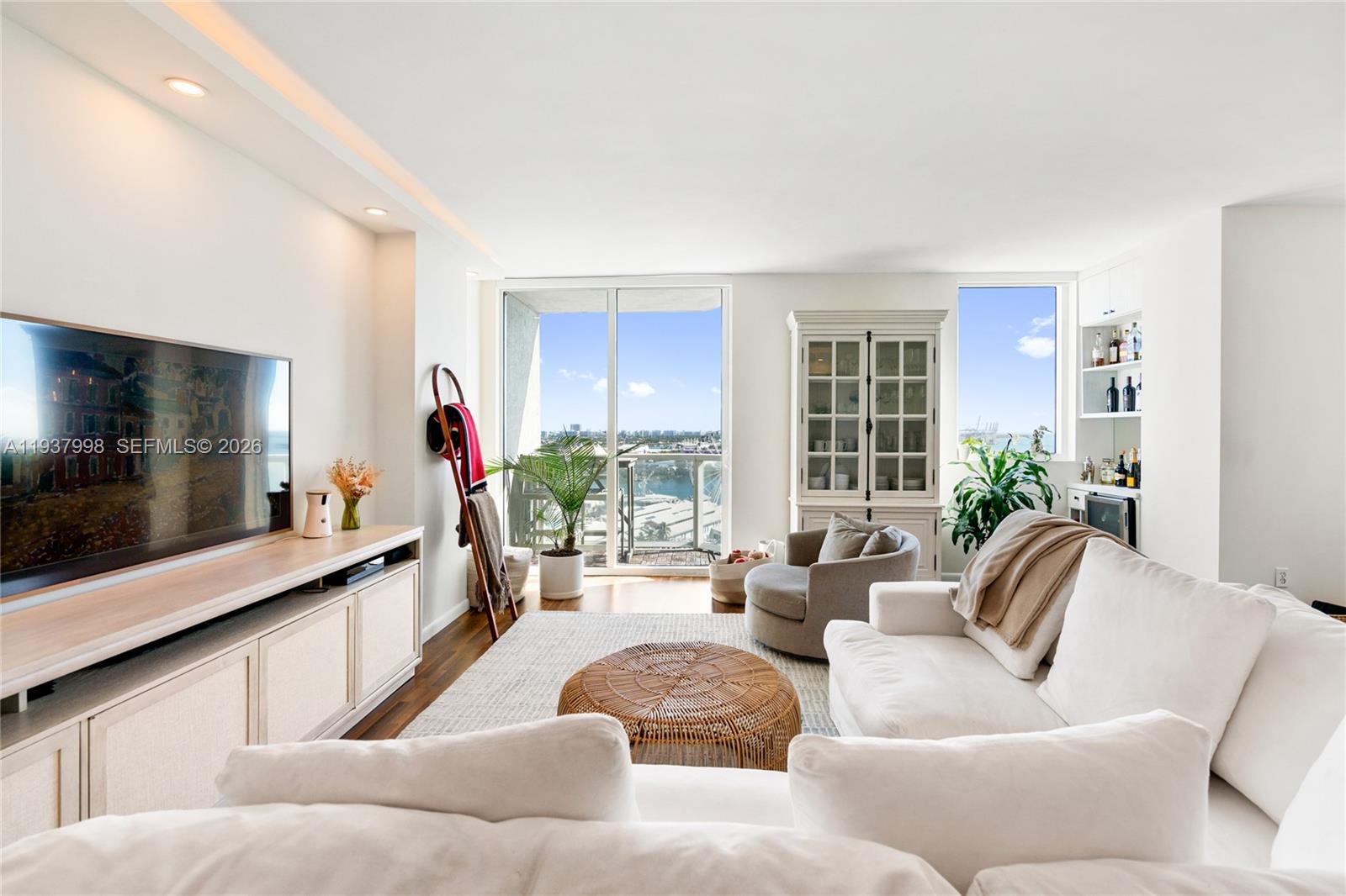 image Vizcayne Condominium8