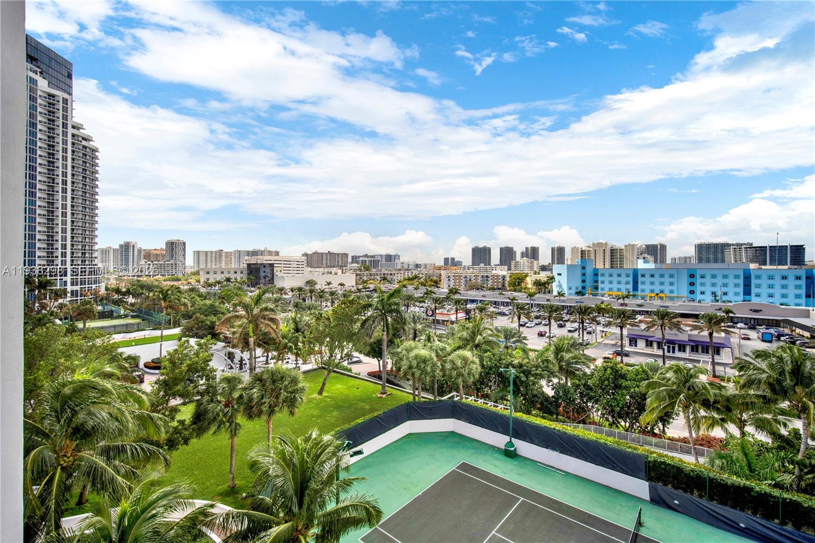 image Trump Royale50