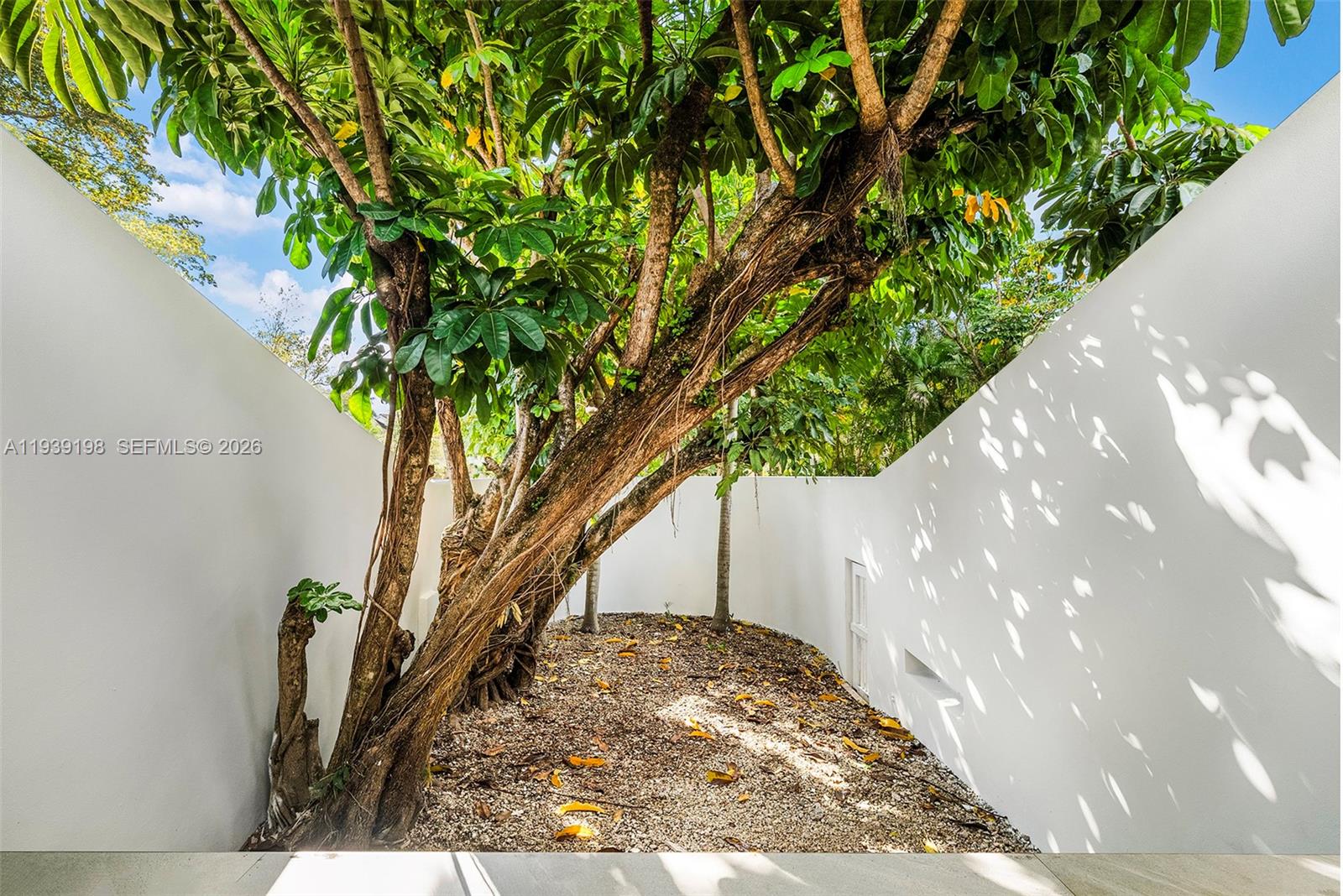 7540 Los Pinos Blvd Coral Gables, FL 33143