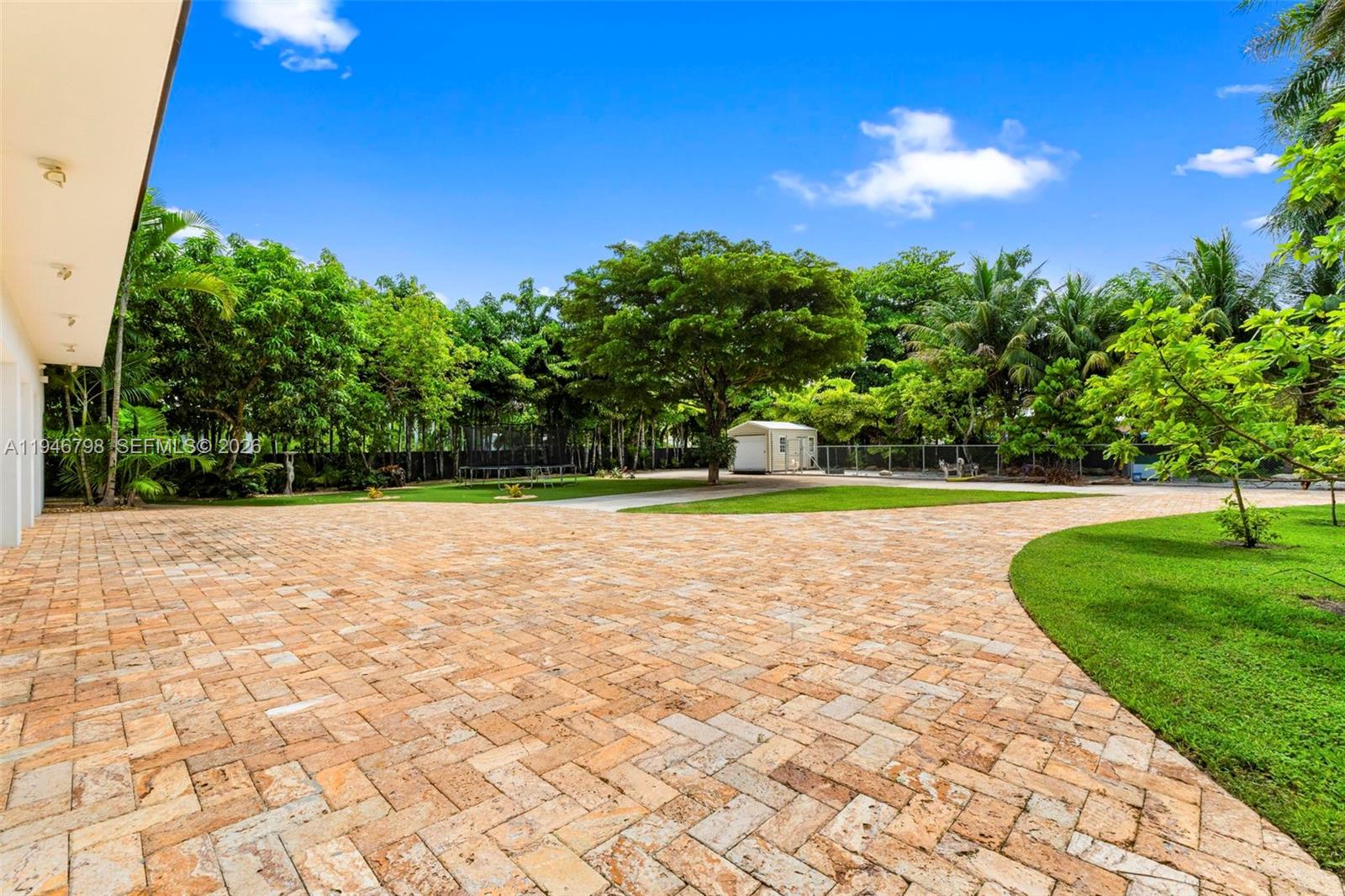 185 SW 130th Ave Miami, FL 33184