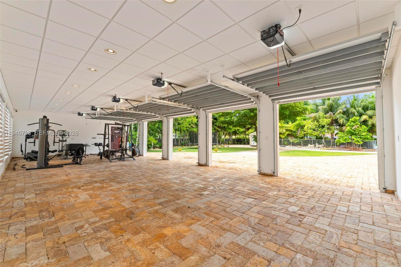 185 SW 130th Ave Miami, FL 33184