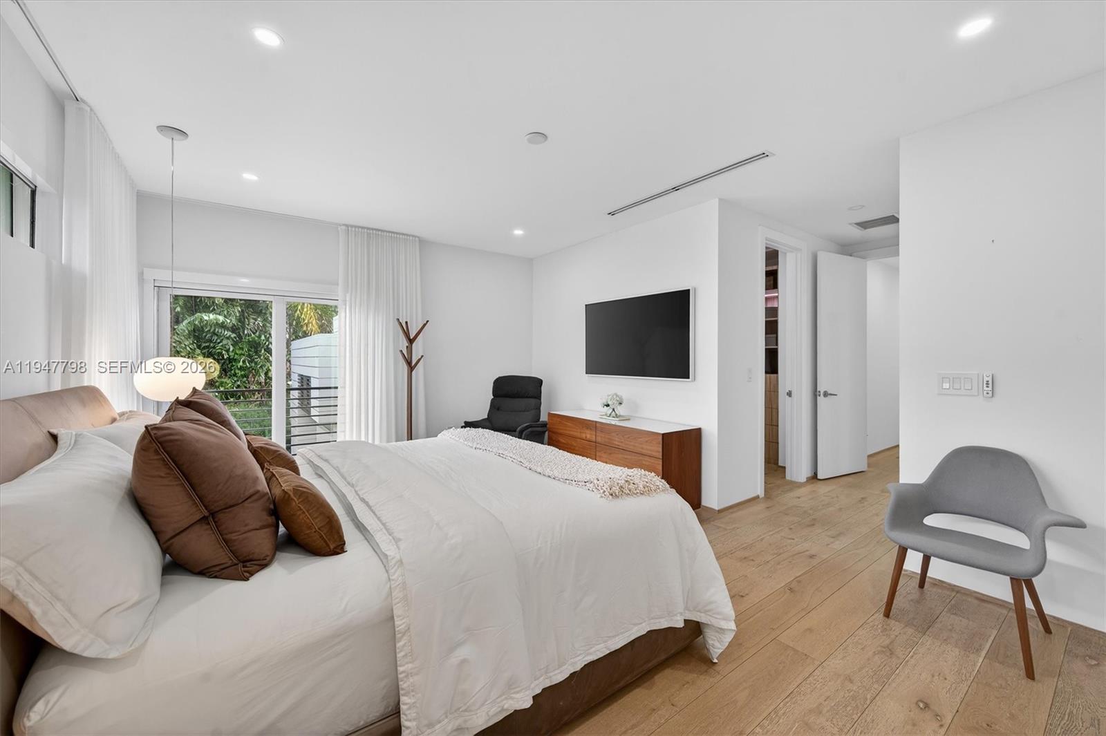 315 Palmwood Ln Key Biscayne, FL 33149