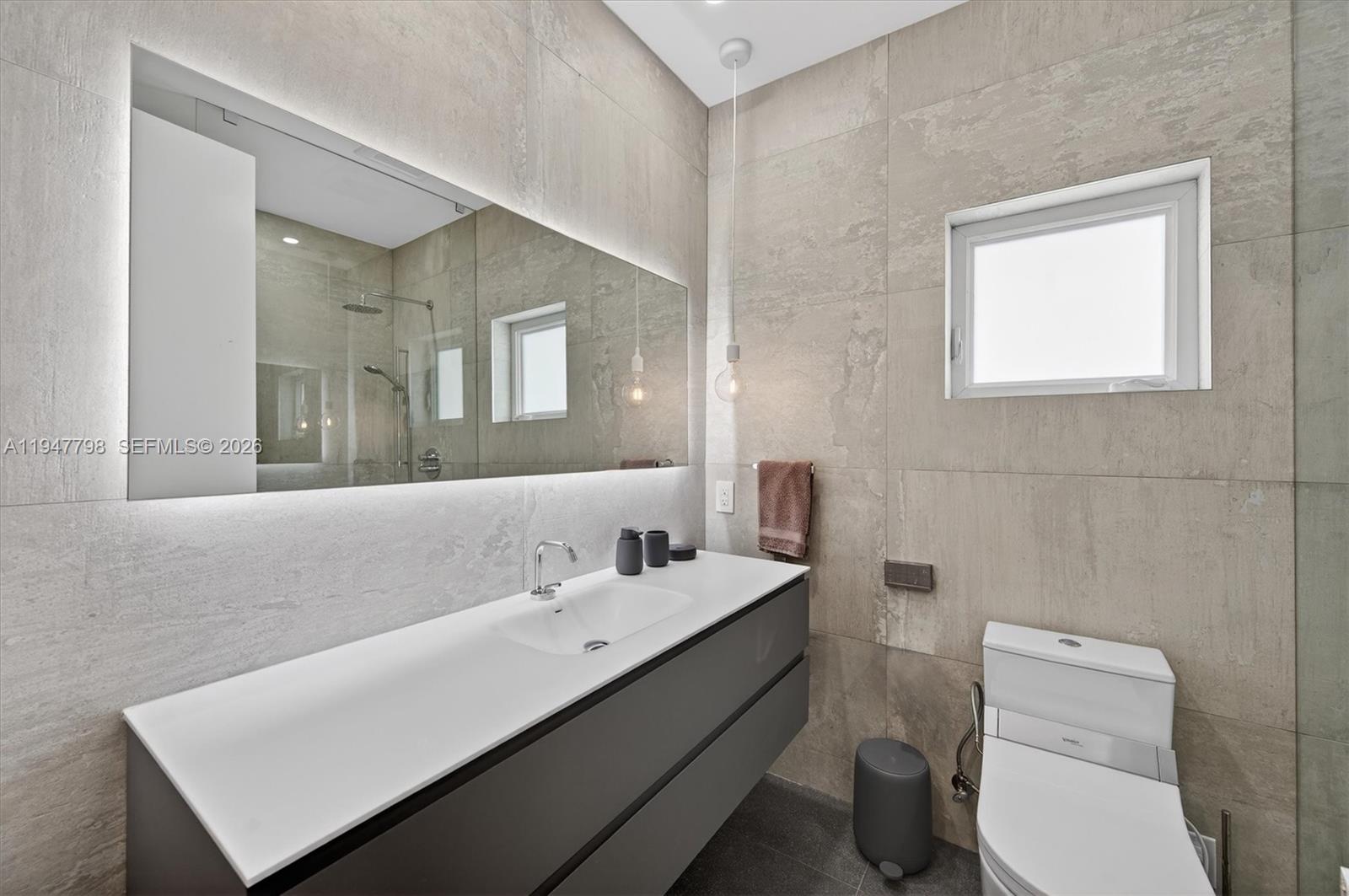 315 Palmwood Ln Key Biscayne, FL 33149