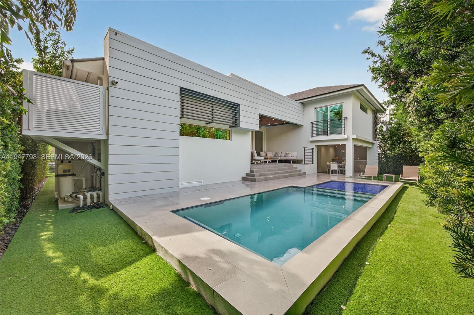 315 Palmwood Ln Key Biscayne, FL 33149