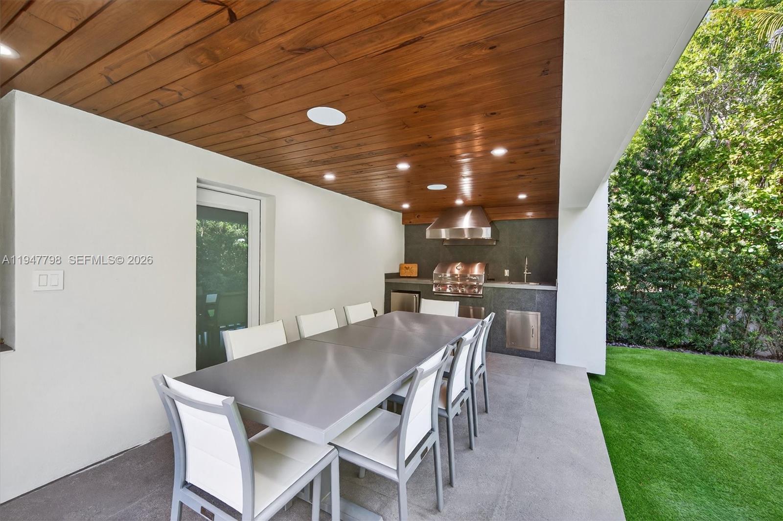 315 Palmwood Ln Key Biscayne, FL 33149