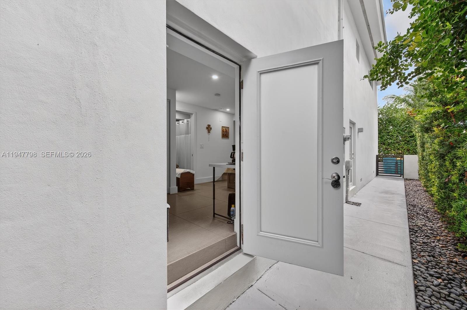 315 Palmwood Ln Key Biscayne, FL 33149