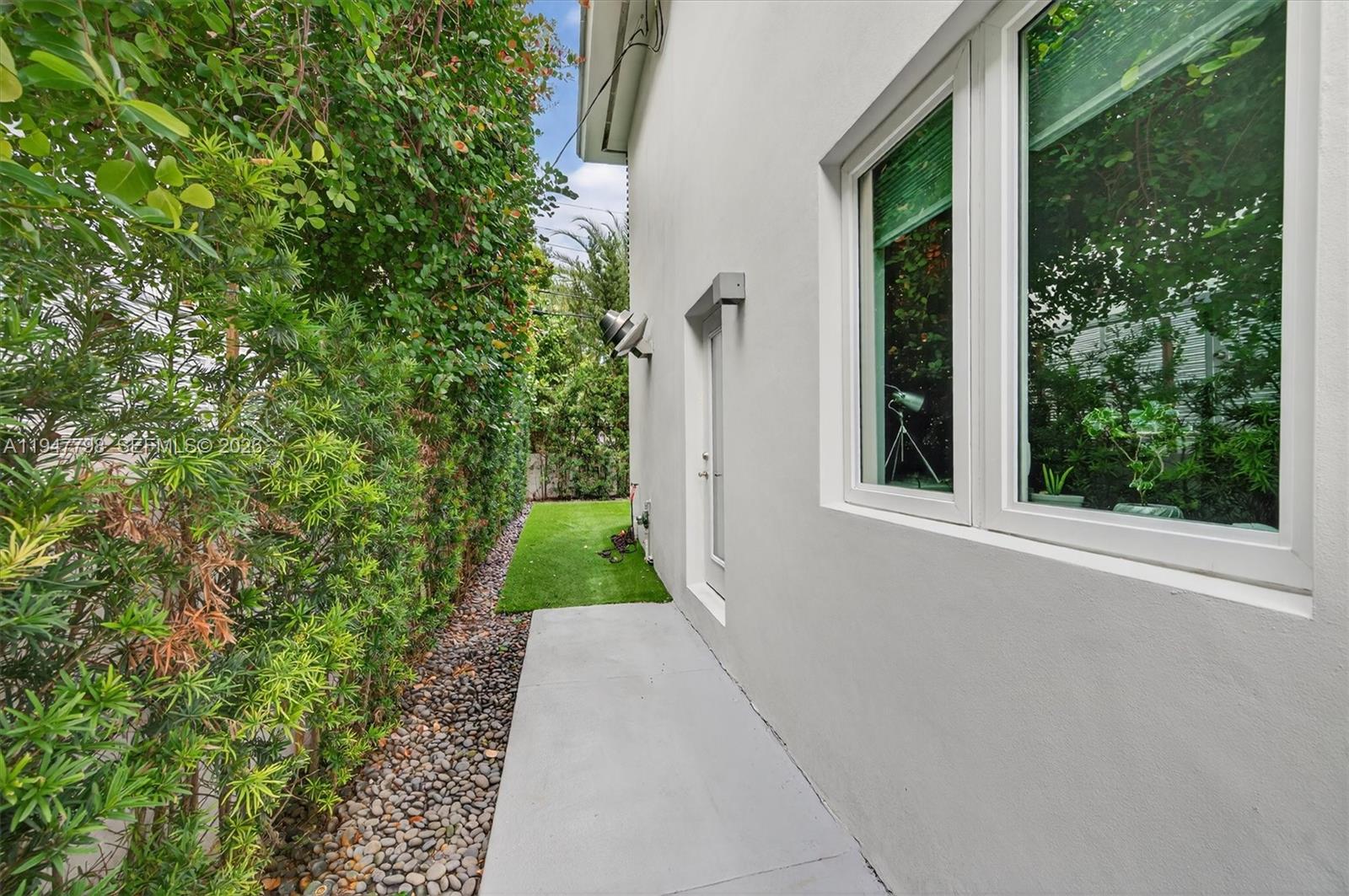 315 Palmwood Ln Key Biscayne, FL 33149