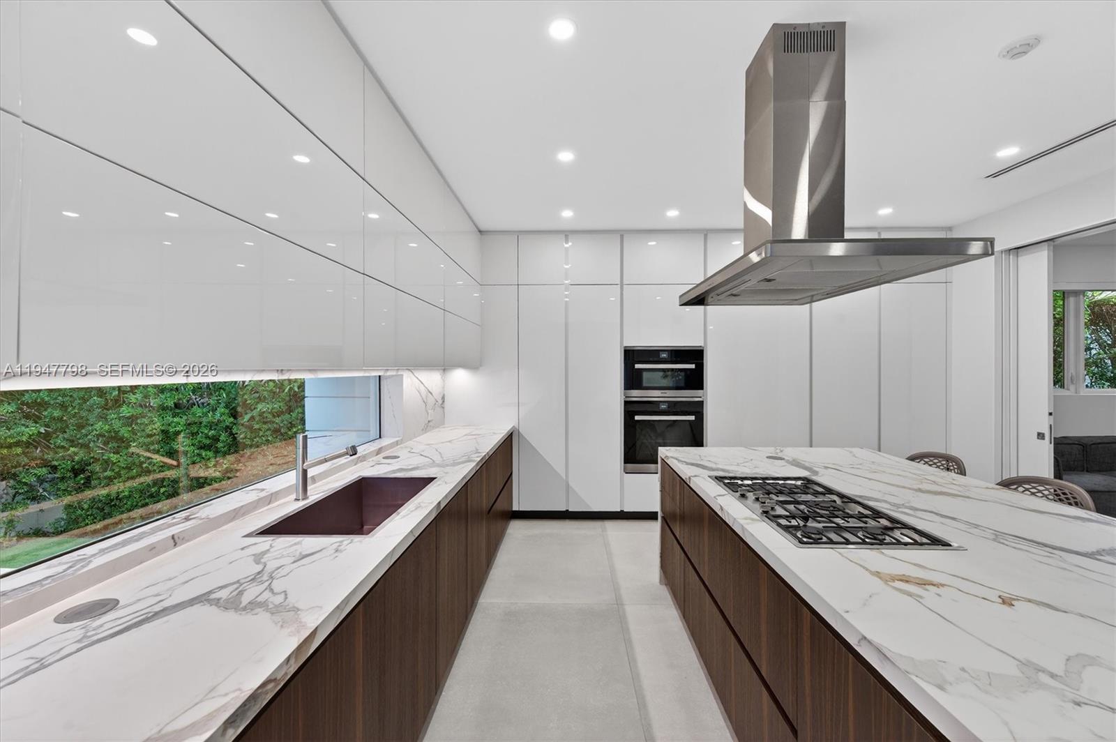 315 Palmwood Ln Key Biscayne, FL 33149