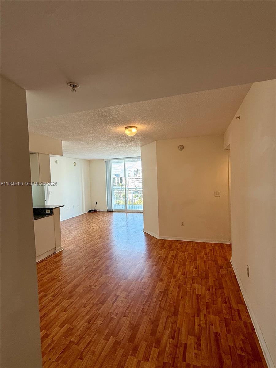 image 1800 Biscayne Plaza1