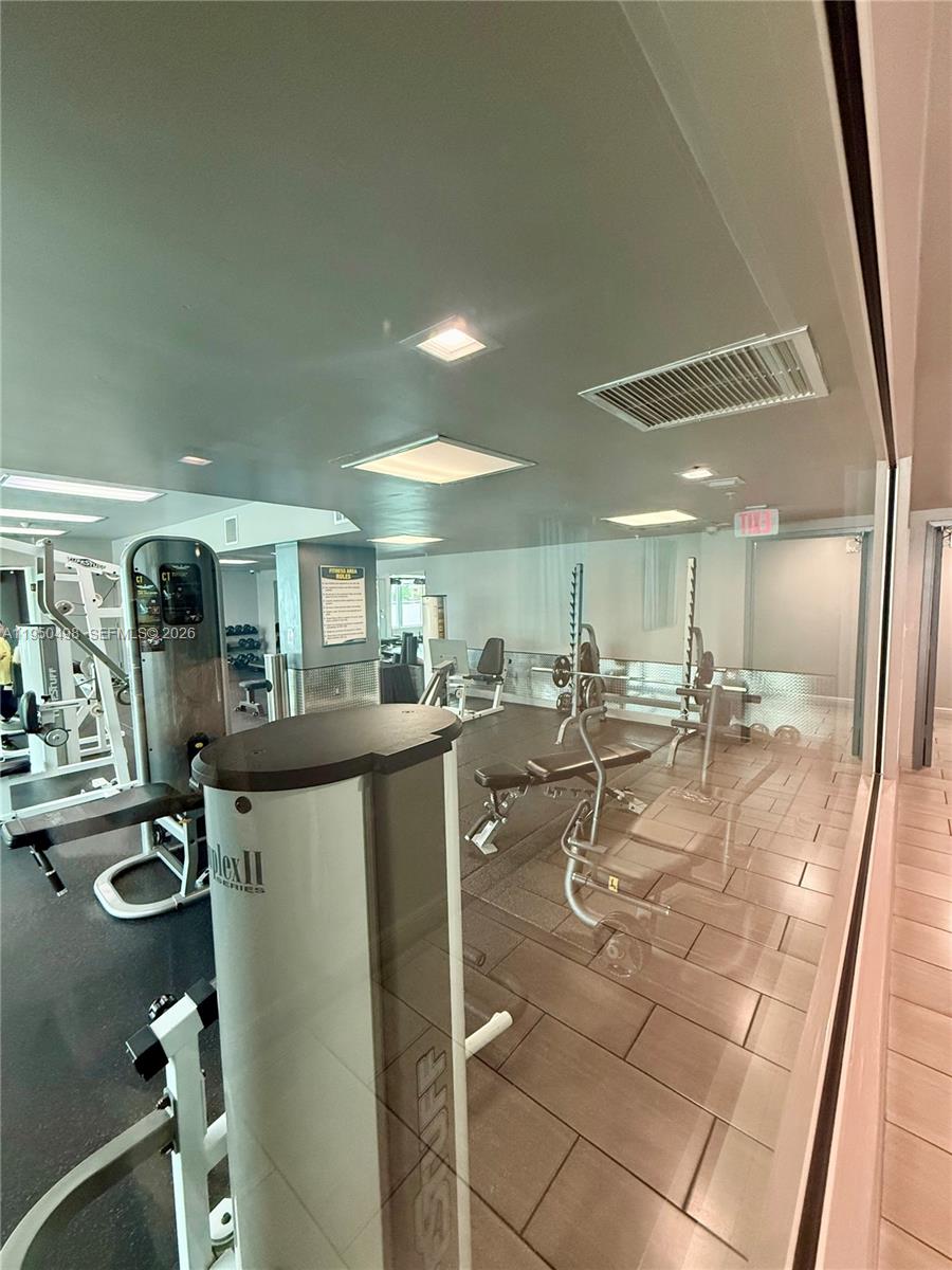 image 1800 Biscayne Plaza19