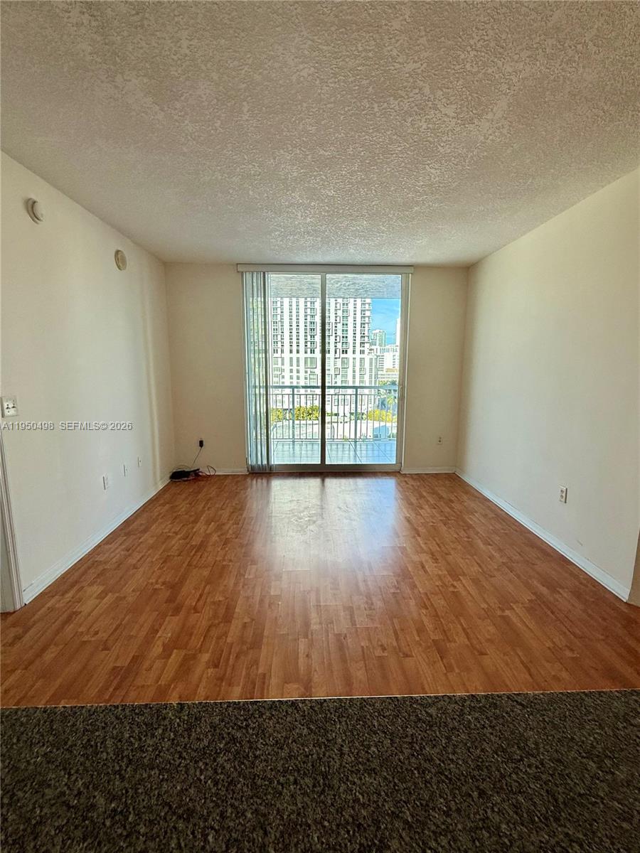 image 1800 Biscayne Plaza3