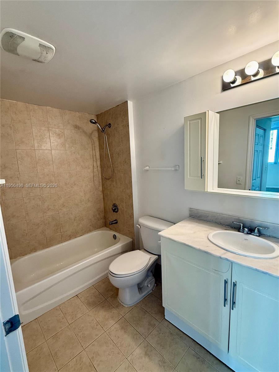 image 1800 Biscayne Plaza7