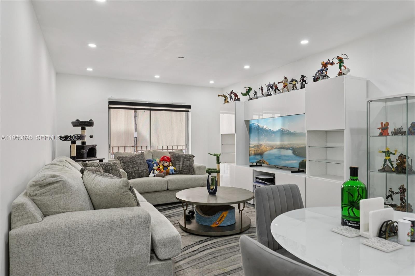 1630 W 46th St #208F