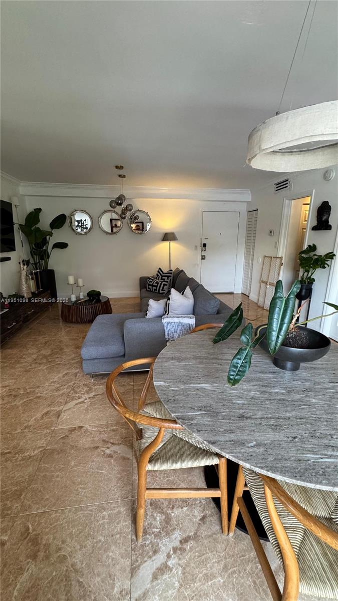 4713 NW 7th St #205-1 Miami, FL 33126