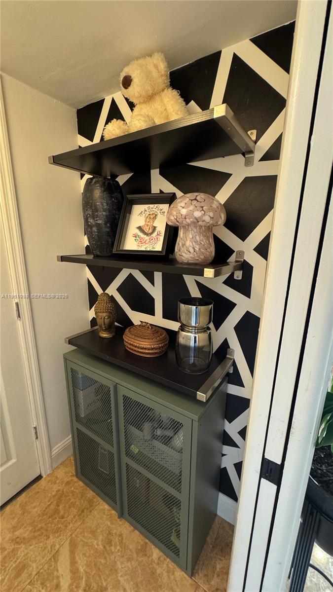 4713 NW 7th St #205-1 Miami, FL 33126