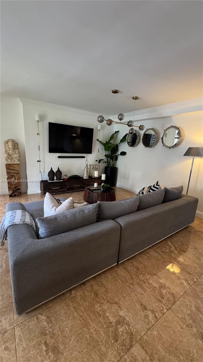 4713 NW 7th St #205-1 Miami, FL 33126