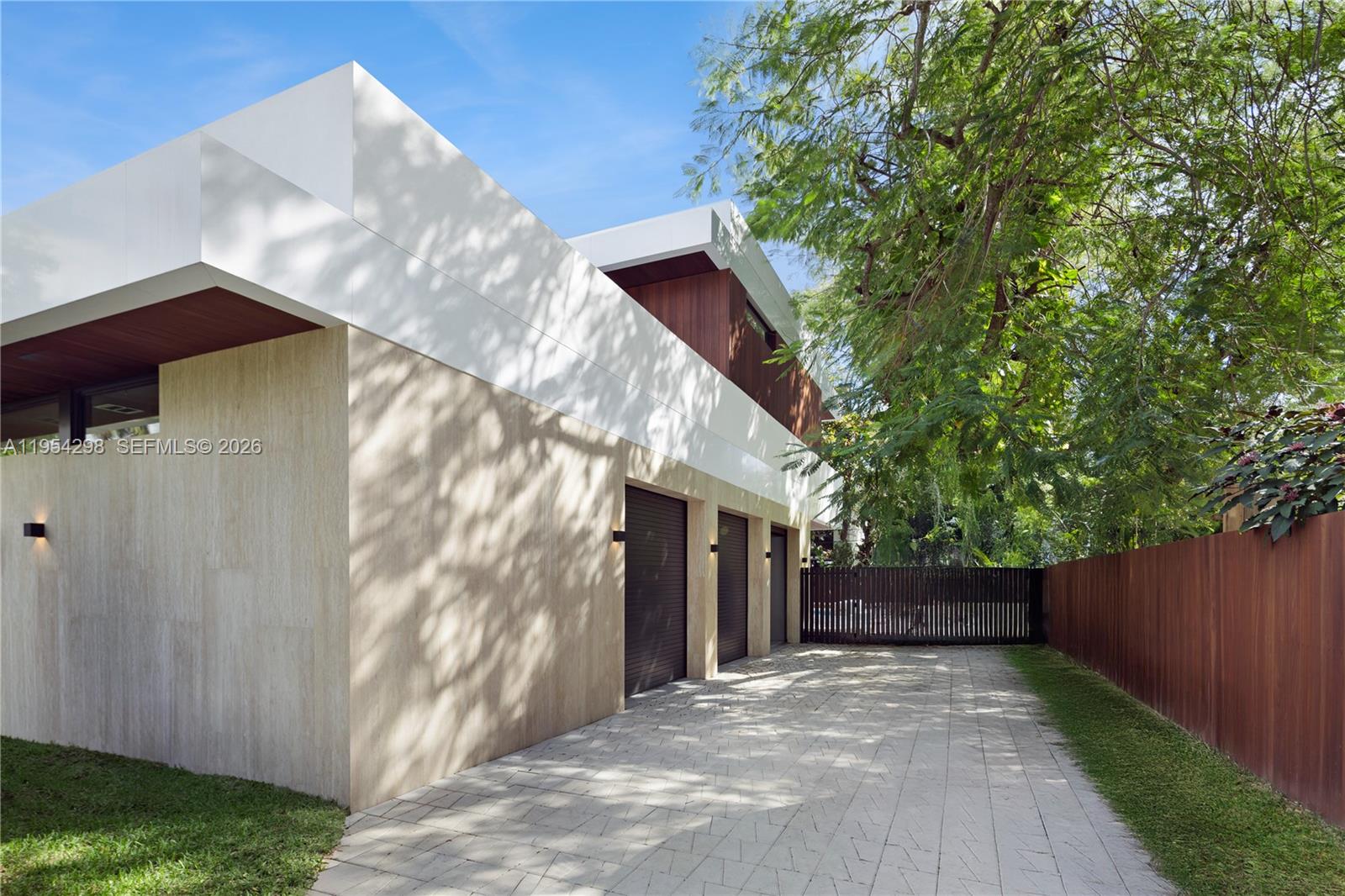 3210 Coacoochee St Miami, FL 33133