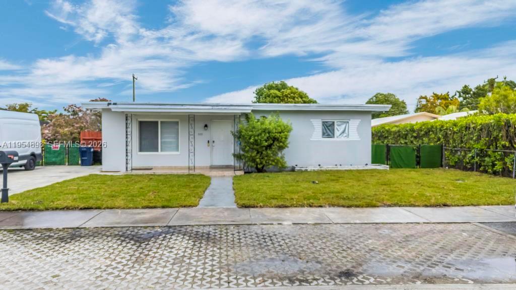 9435-9437 SW 39th St