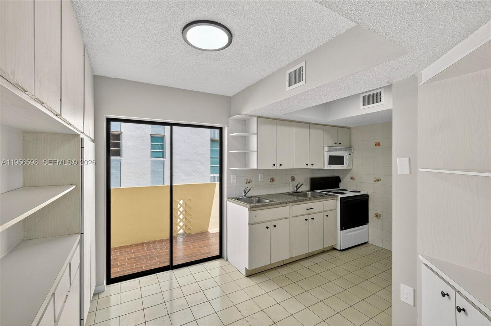 2924 Collins Ave #501 Miami Beach, FL 33140