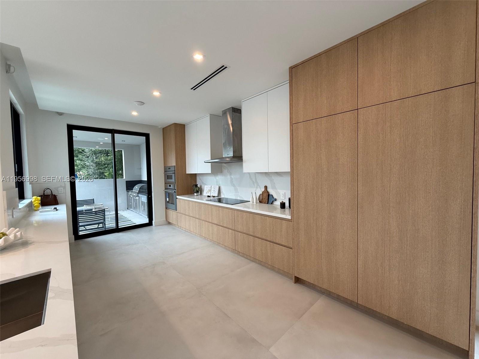 3200 Thomas Ave Miami, FL 33133