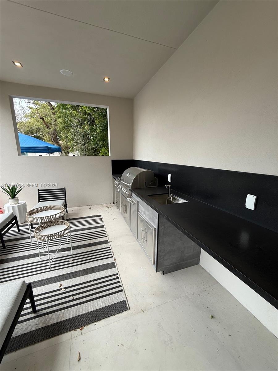 3200 Thomas Ave Miami, FL 33133