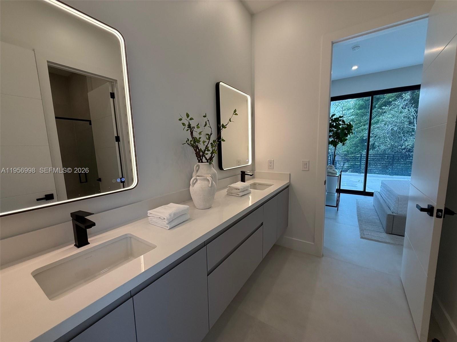 3200 Thomas Ave Miami, FL 33133