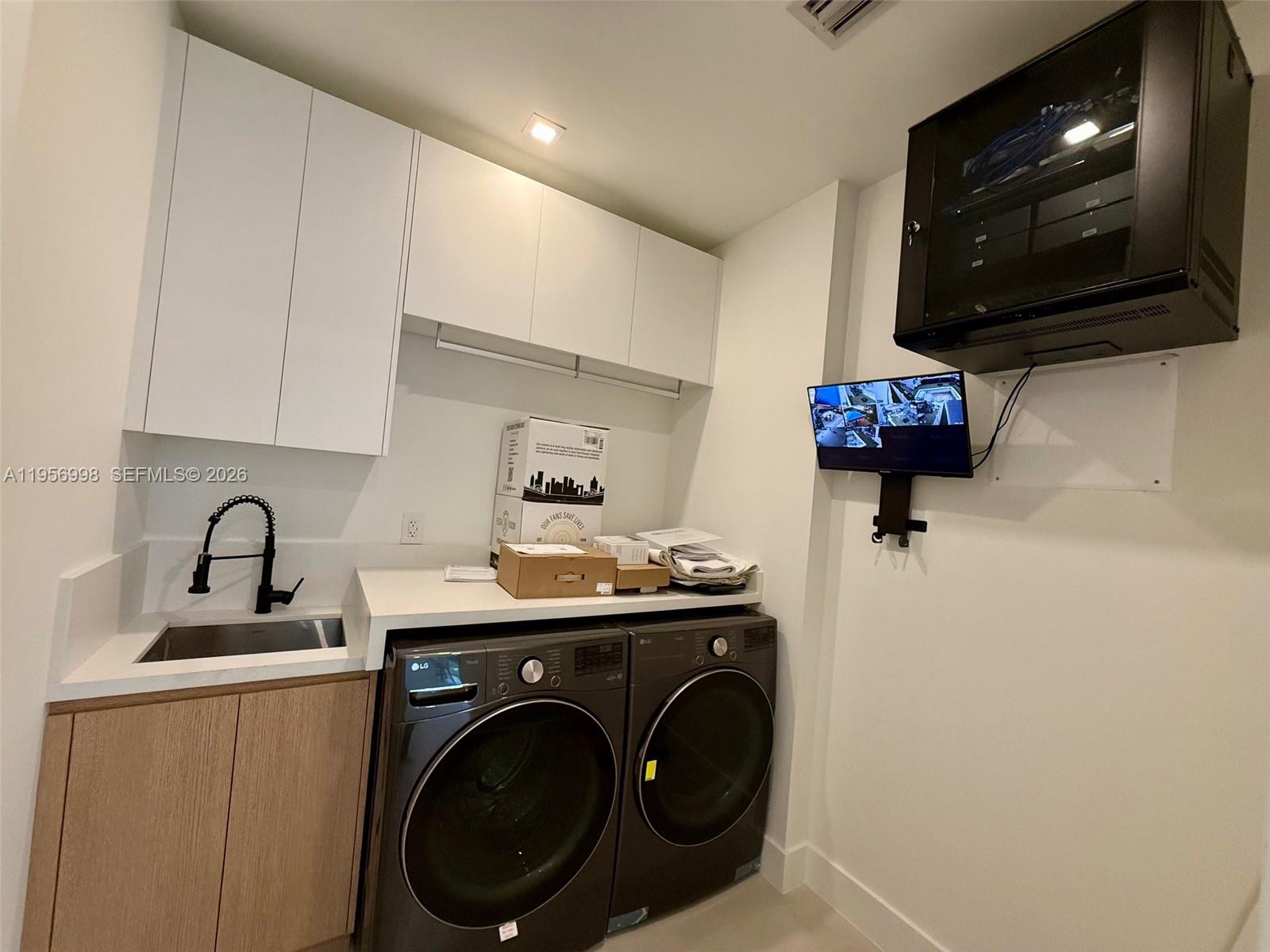 3200 Thomas Ave Miami, FL 33133