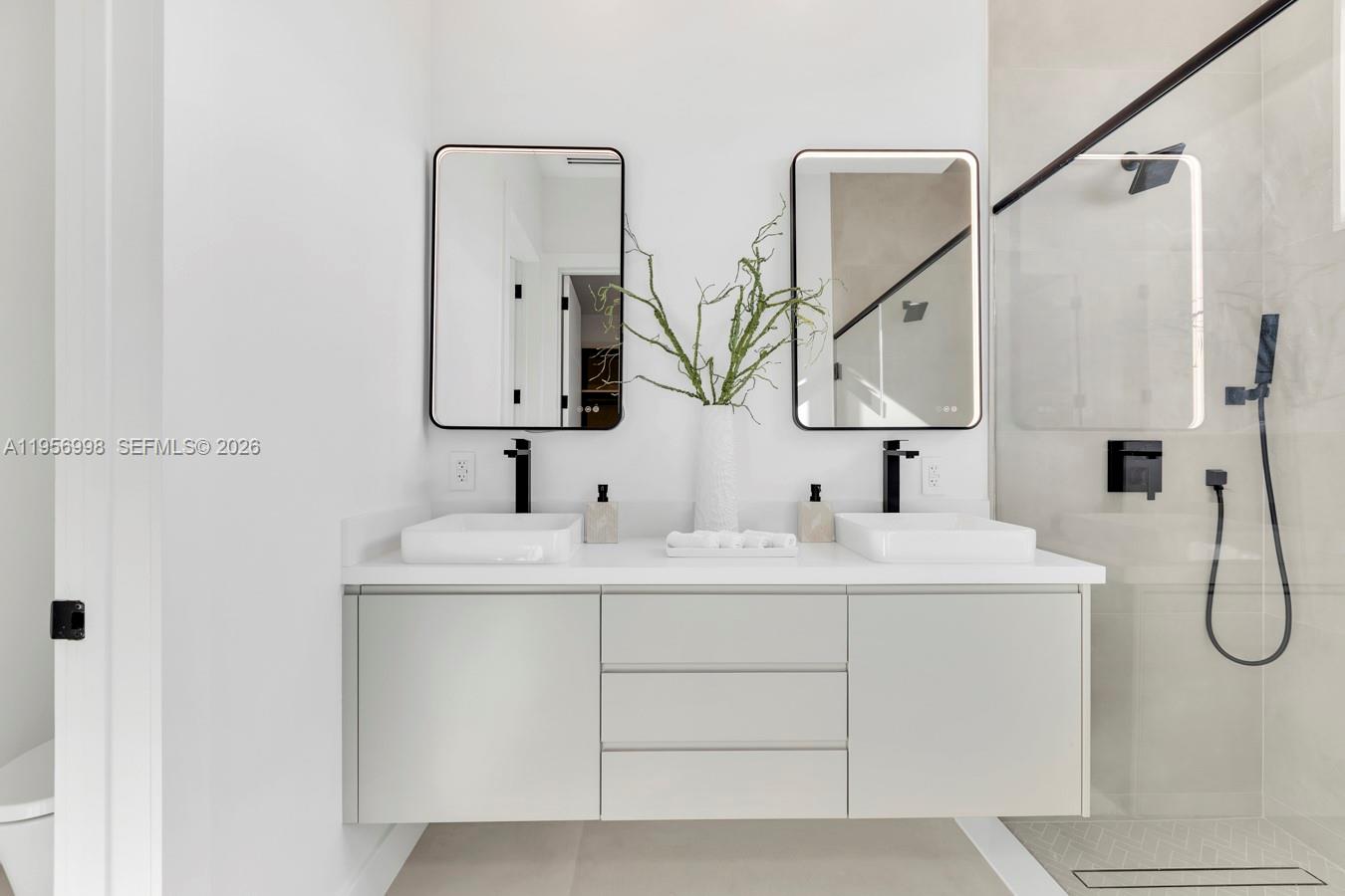 3200 Thomas Ave Miami, FL 33133