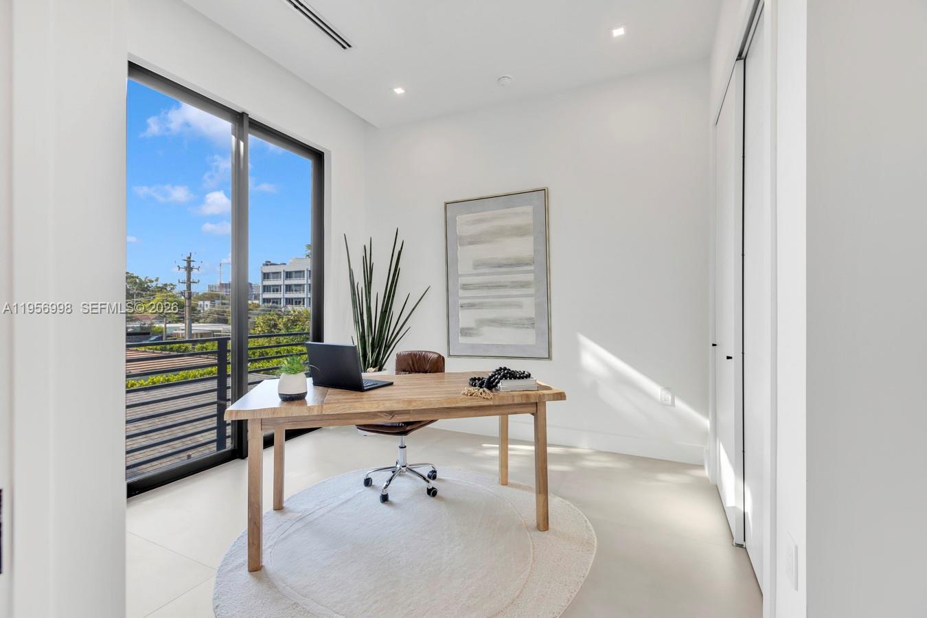 3200 Thomas Ave Miami, FL 33133