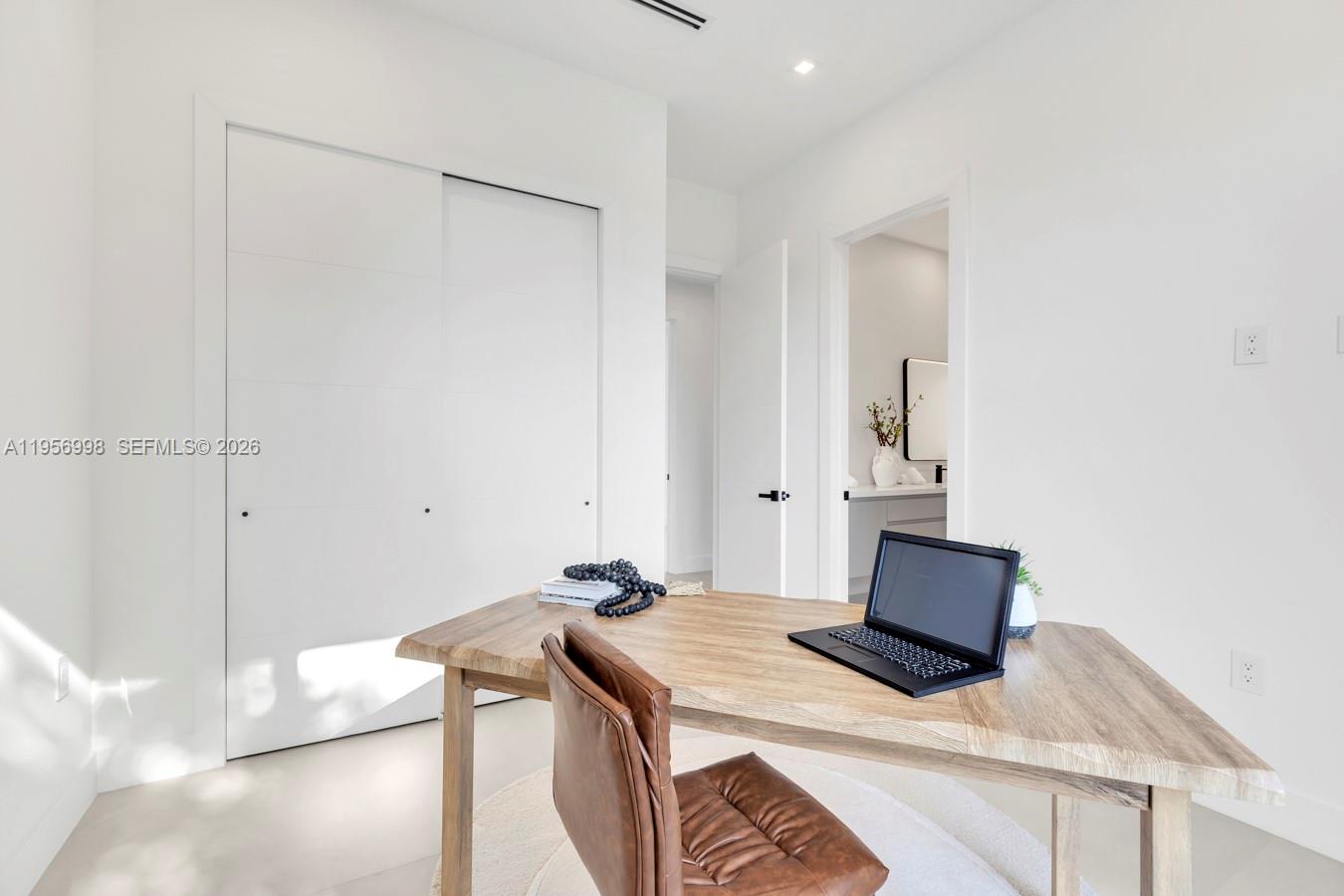 3200 Thomas Ave Miami, FL 33133