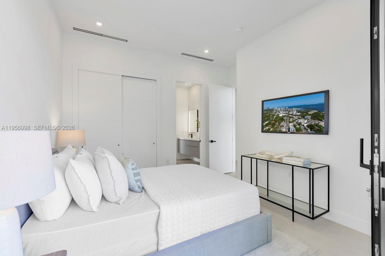 3200 Thomas Ave Miami, FL 33133