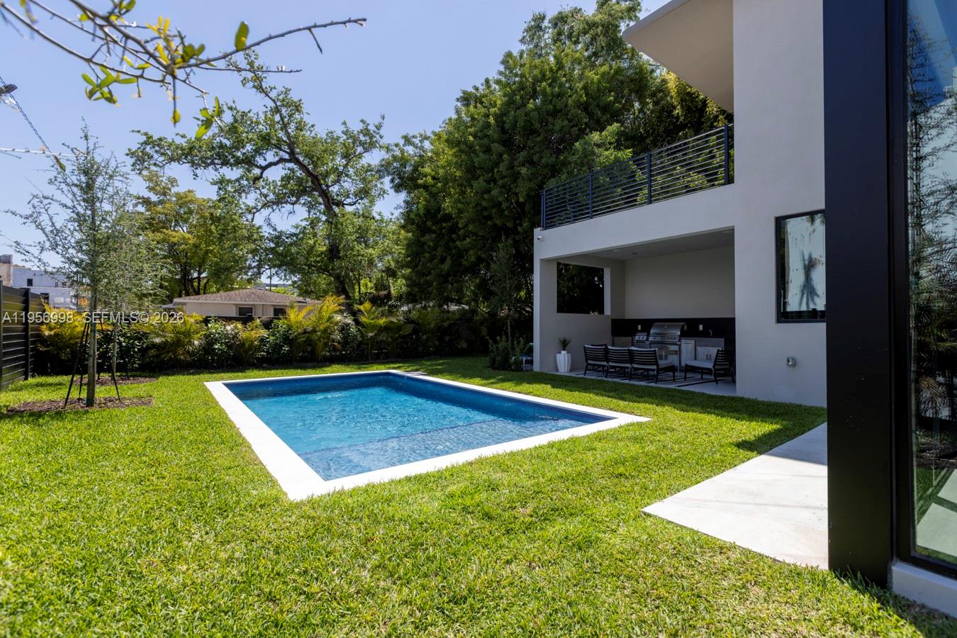 3200 Thomas Ave Miami, FL 33133