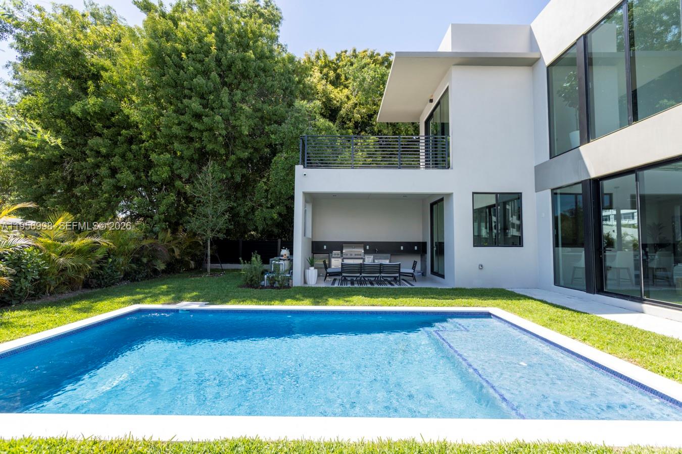 3200 Thomas Ave Miami, FL 33133