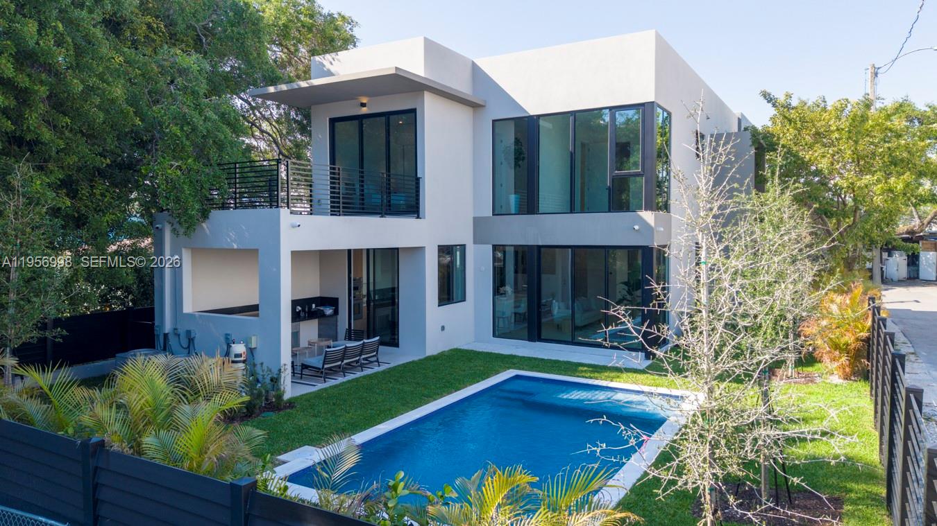 3200 Thomas Ave Miami, FL 33133