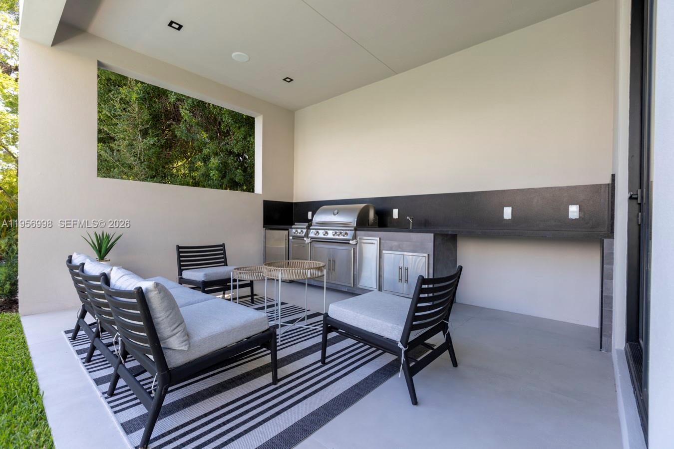 3200 Thomas Ave Miami, FL 33133