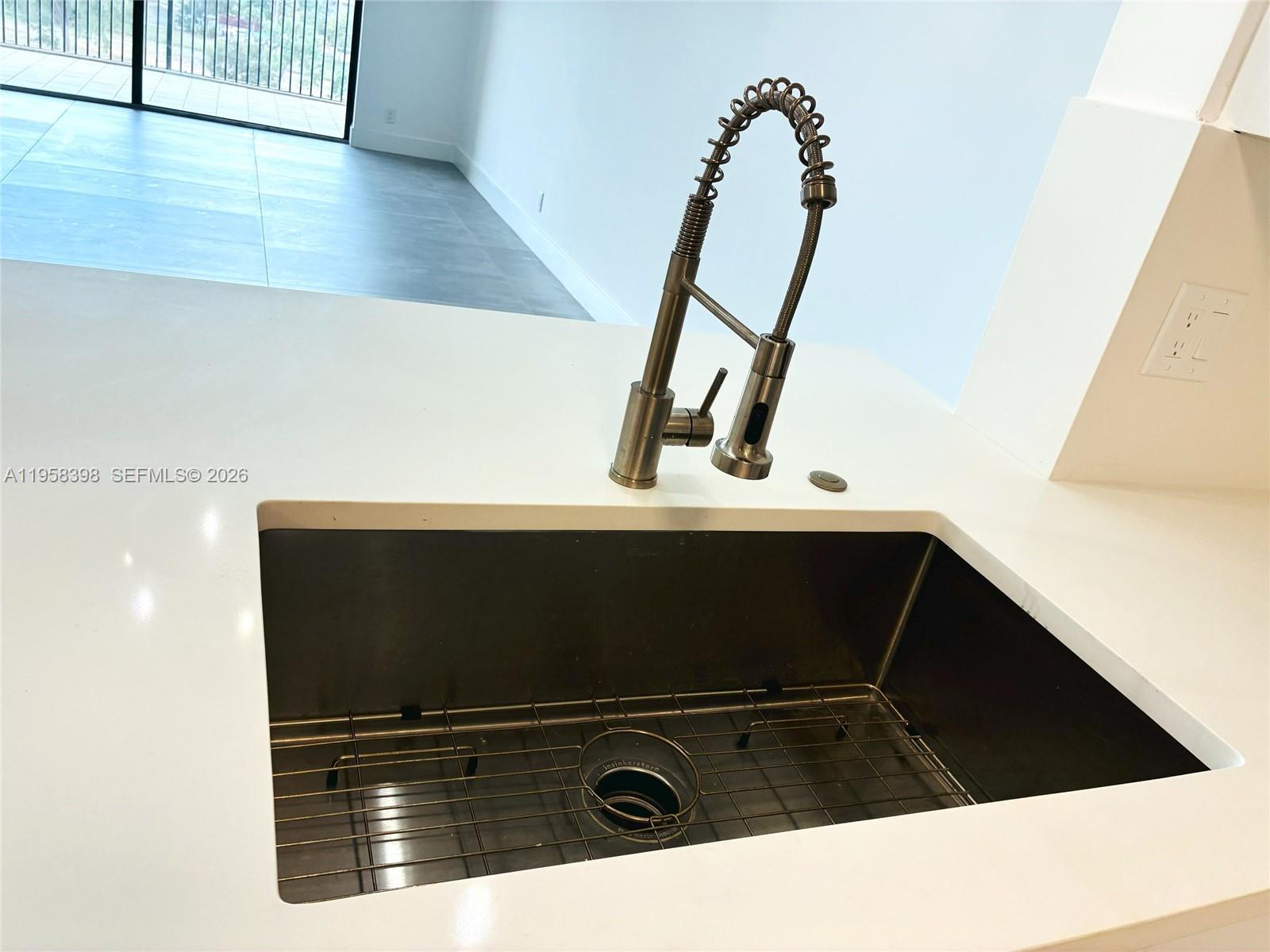 7050 NW 44th St #708 Lauderhill, FL 33319