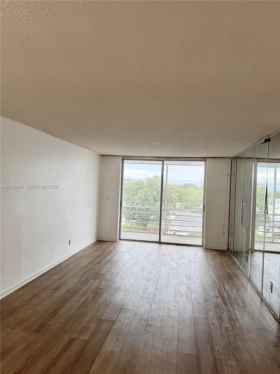 1830 Dixieanna St #404